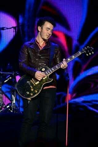 Kevin Jonas | Hombre perfecto, Guitar hero, Hombres