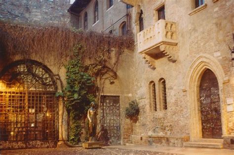 Verona, Italy The courtyard of Romeo and Juliet | Romeo and juliet ...