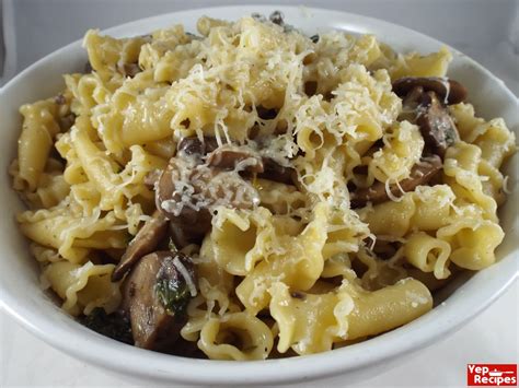 Mushroom and Spinach Campanelle Recipe | YepRecipes