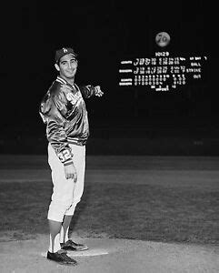 GREAT PHOTO OF SANDY KOUFAX AFTER THROWING NO HITTER photo 8x10 DODGERS ...