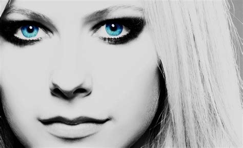 Avril Lavigne Photo: BLUE EYES by Avril Lavigne | Blue eyes, Avril lavigne, Avril lavigne photos