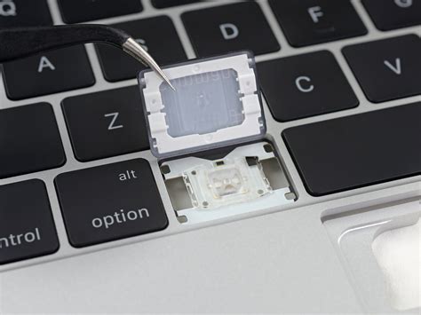 Apple Engineers Its Own Downfall With the Macbook Pro Keyboard | iFixit ...