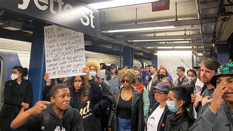 Passenger choked to death on NYC subway | US News | Sky News