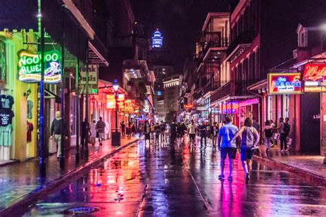 5 Reasons to Avoid Bourbon Street in New Orleans - Drivin' & Vibin'