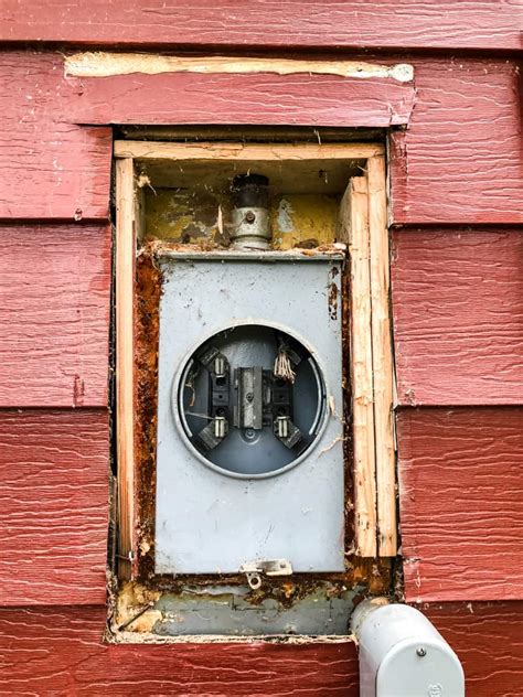 How to Repair Aluminum Siding - The Handyman's Daughter