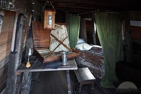 Cabin aboard the Mayflower II | Ship cabin, Colonial america, May flowers