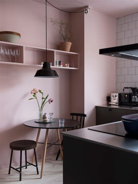 Kitchen with pink walls - COCO LAPINE DESIGNCOCO LAPINE DESIGN