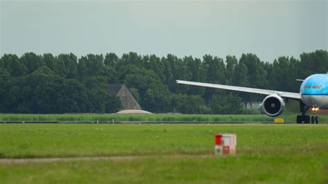 Boeing 777 KLM departure 7069839 Stock Video at Vecteezy