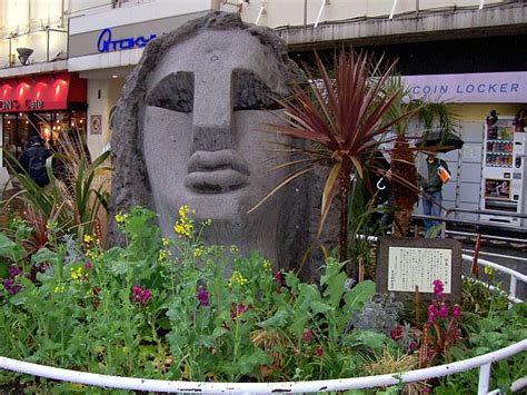 Picture : Shibuya - Statue "moyai"