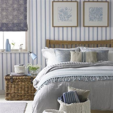 Blue and white striped bedroom | Traditional bedroom, Traditional bedroom design, Wallpaper ...