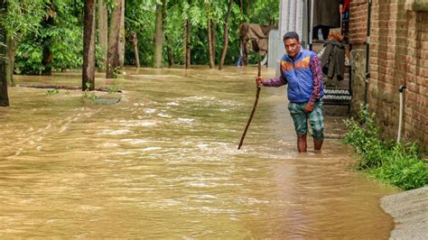 Heavy Rains Trigger Floods, Landslides; High Alert Sounded as Jhelum Crosses Danger Mark in ...