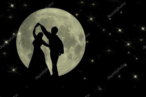 bailando en el banner romántica luz de la luna — Fotos de Stock ...