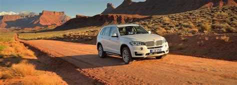 BMW X5 vs Range Rover Sport | Rev.ie