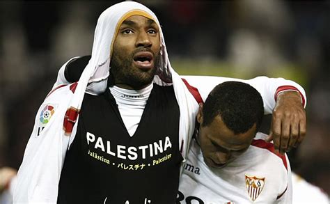 Kanouté, sancionado con 3000 euros por exhibir una camiseta con el lema ...