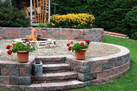 Modern-Looking Retaining Wall Blocks - CornerStone®