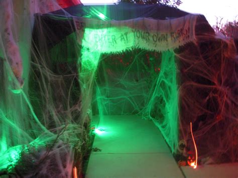 How To Make A Haunted Maze In Your Backyard