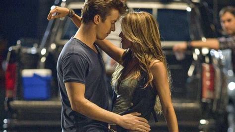 'Footloose' remake inspires 80s fashion frenzy - Newsday