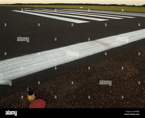 Runway threshold hi-res stock photography and images - Alamy