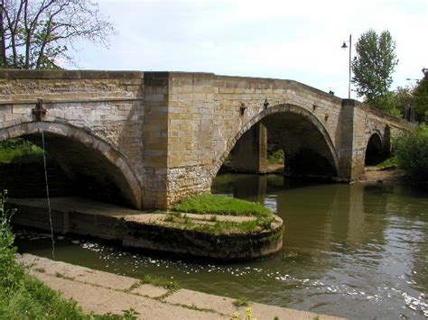 The road bridge at Stamford Bridge over the River Derwent.jpg