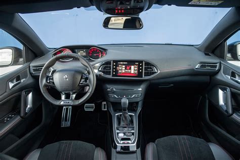 Peugeot-308-SW-GT-interior-cockpit - Motorblock