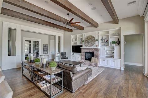 Faux Wood Beams: 35 GORGEOUS Examples | Faux ceiling beams, Beams ...