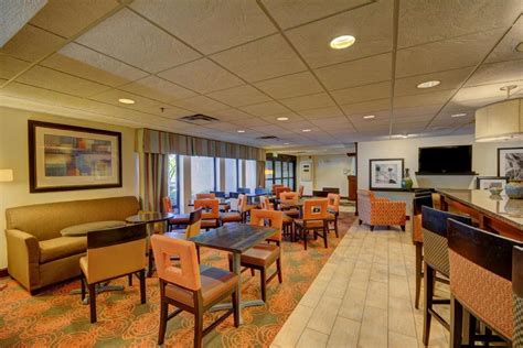 Hampton Inn Indianapolis-South Hotel in Indianapolis (IN) - Room Deals ...