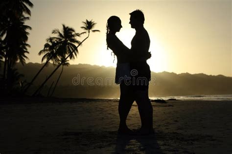 11,606 Romantic Couple Silhouette Beach Stock Photos - Free & Royalty-Free Stock Photos from ...