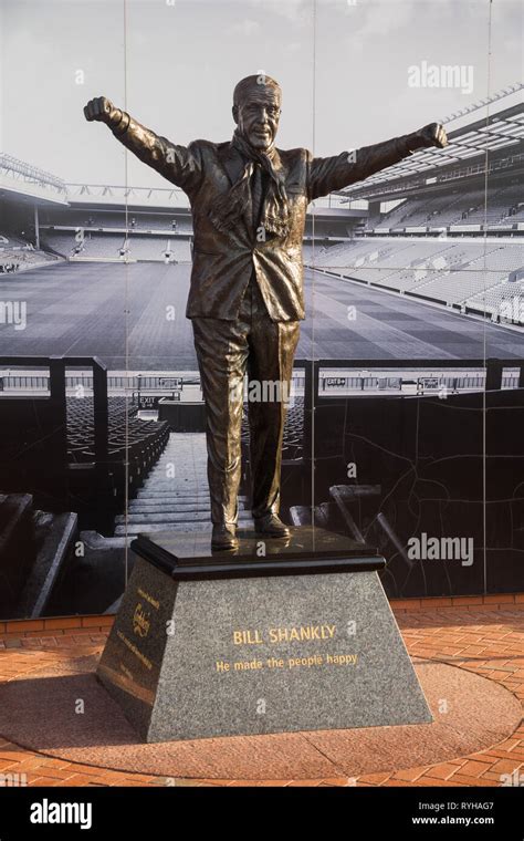 The bill shankly statue outside anfield hi-res stock photography and ...