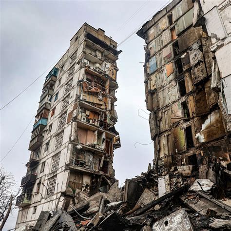 After More Than a Month of Fighting, Much of Mariupol Lies in Ruins - WSJ