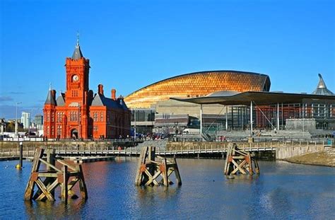 Cardiff Bay | Isolated Traveller