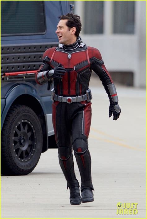 Paul Rudd Runs in Costume on the Set of 'Ant-Man and The Wasp' - First ...