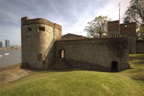 Upnor Castle (Upnor) - Visitor Information & Reviews