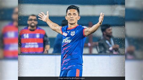 India Captain Sunil Chhetri Signs Bengaluru FC Extension | Football News