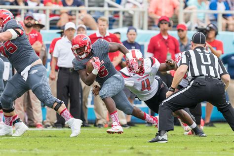 Gallery: Football versus Western Kentucky – UNIVERSITY PRESS