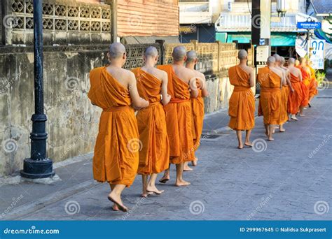 Thai Buddhist Monks Alms Nakhon Lampang Thailand Editorial Image ...