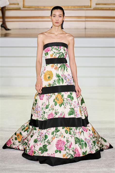 Carolina Herrera Fall 2023 Ready-to-Wear Collection | Vogue