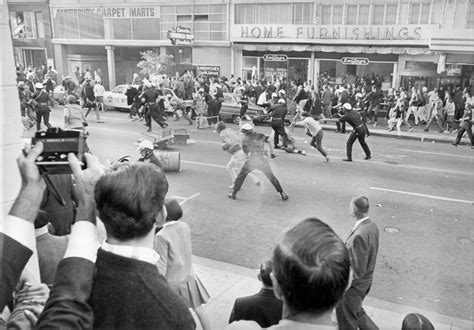 Police officers clash with draft protestors in downtown Oakland | Picture This