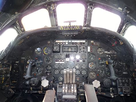 File:Avro Vulcan B2 (MRR) cockpit.jpg - Wikimedia Commons