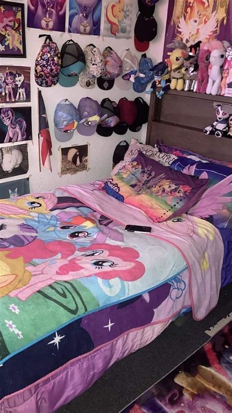 Pin by 011Y ᕕ( ᐛ )ᕗ on oc | 2000s room, Cute room ideas, Pretty room