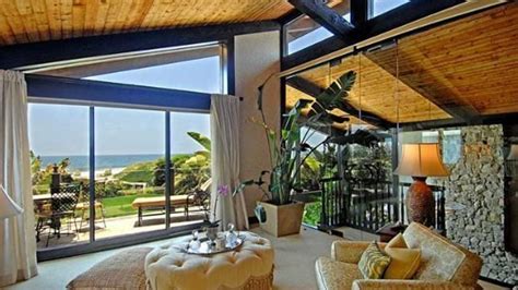 Goldie Hawn and Kurt Russell selling Malibu home for $14.7M | CTV News