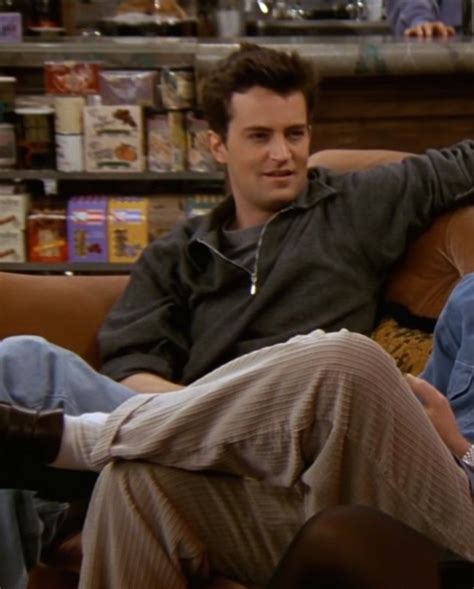 Friends Season 3 | Chandler Bing - Matthew Perry | Matthew perry, Friends season, Friends season 3