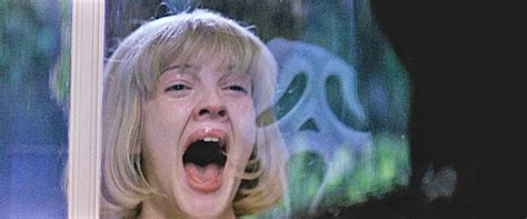 Scream movie review & film summary (1996) | Roger Ebert