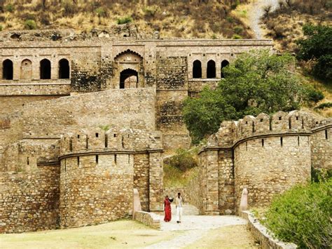 Bhangarh Fort: India's most haunted Place | Mystery of India