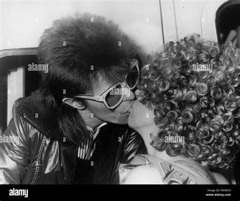 david bowie kissing angela bowie, 1973 Stock Photo - Alamy