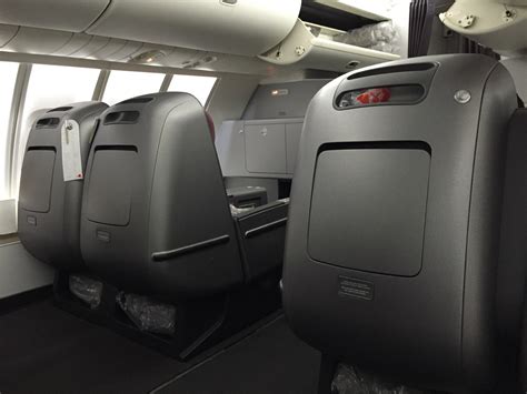 Review: Qantas 747-400 Business Class from Hong Kong to Sydney - Live ...