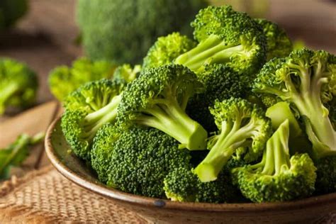 Broccoli vs. Broccolini - ChowTray