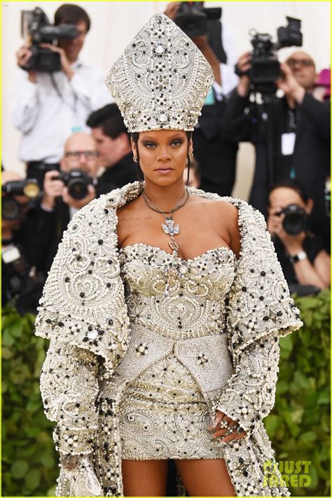 Rihanna Channels the Pope at Met Gala 2018: Photo 4078473 | Rihanna ...