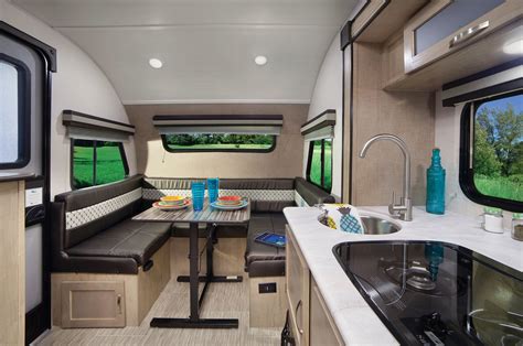 20′ Light Weight Travel Trailer | For Rental