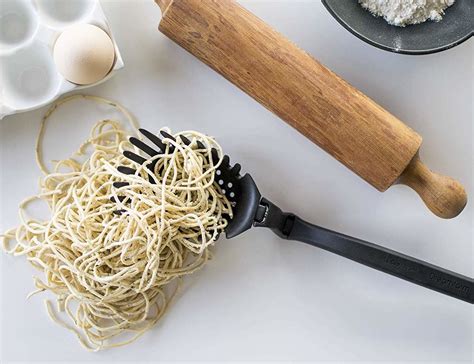 This Dual Spoon Ladle Puts Your Other Kitchen Utensils to Shame