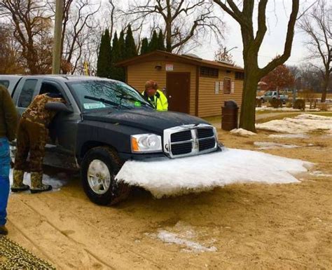 You Can't Deny The Beauty Of These Frozen Cars (50 pics)